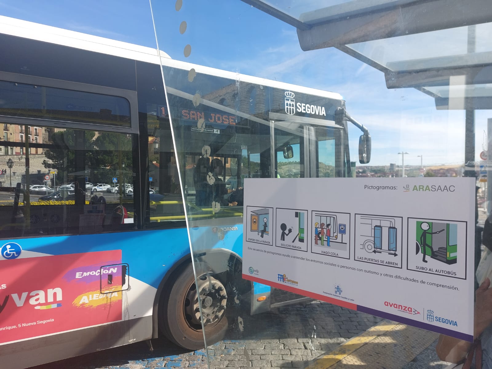 Pictograma para personas TEA en los autobuses urbanos de Segovia