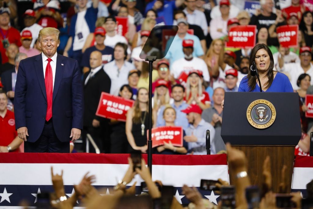 Sarah Huckabee Sanders, durante un acto de campaña de Donald Trump.