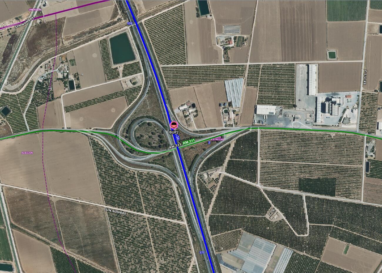 Servicios de emergencia no han podido salvar al conductor de un camión que ha muerto en accidente de tráfico en la A-30 a su paso por Pozo Estrecho (Cartagena)