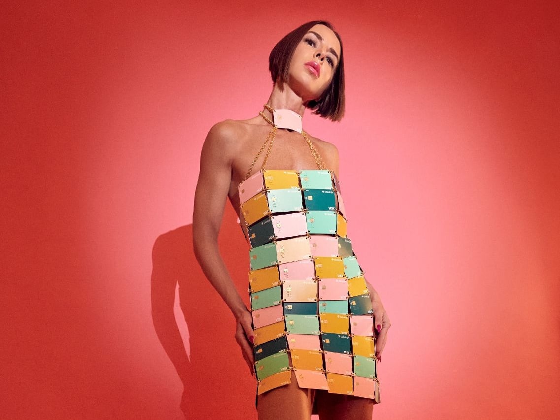 Lola Muñoz presenta su colección Armadura