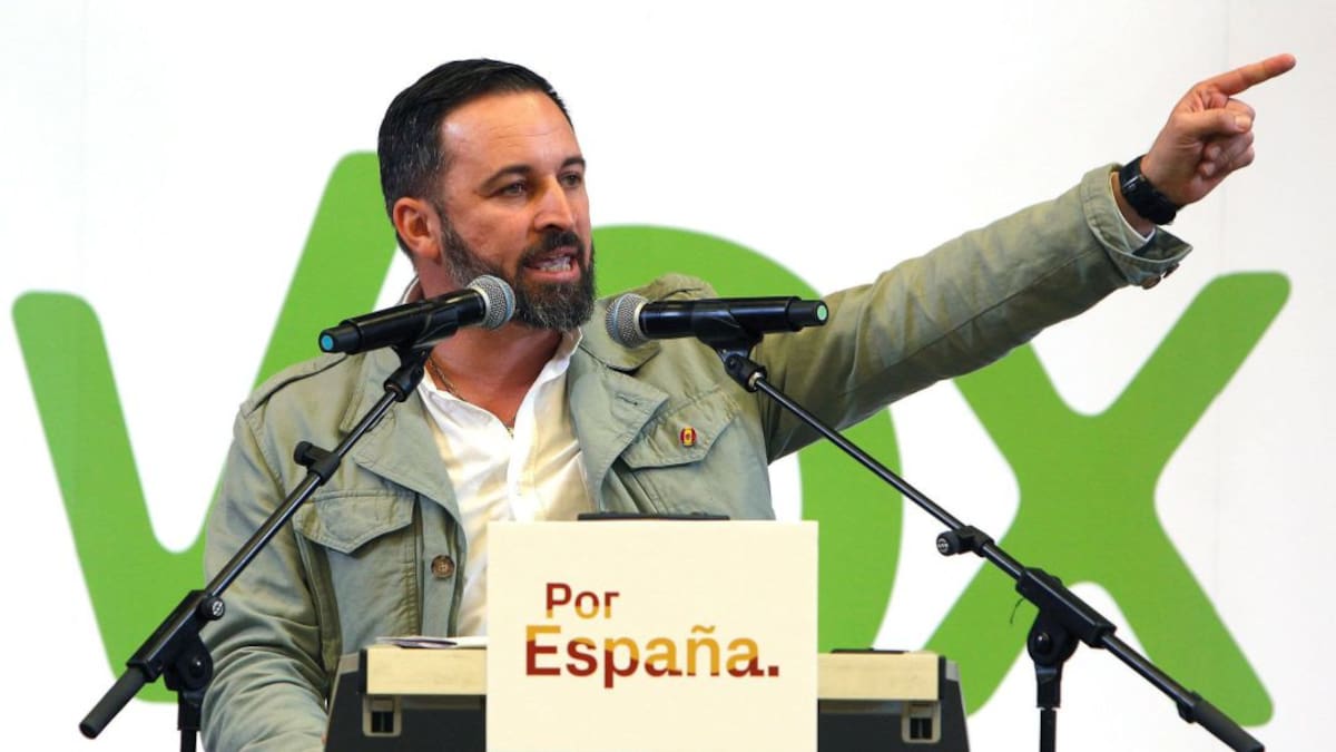 El 'Príncipe de Asturias' se queda pequeño para recibir al líder de VOX