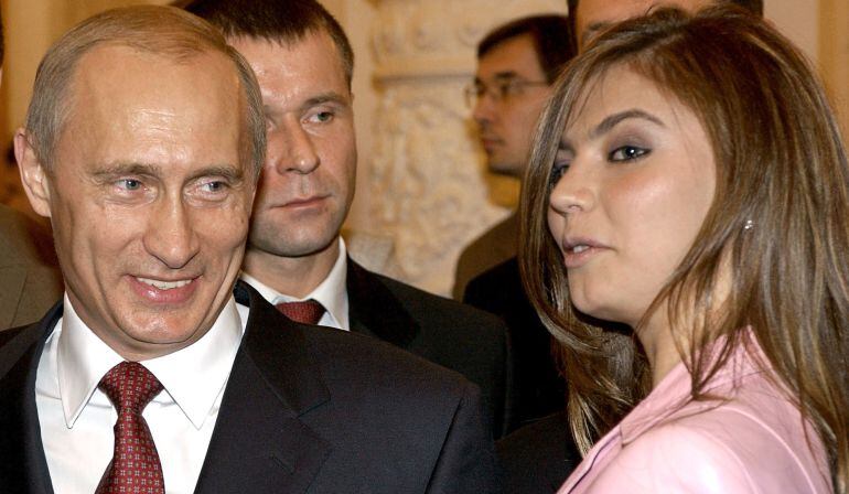 Vladimir Putin y su &quot;novia&quot; Alina Kabayeva cuando esta todavía era parlamentaria de su grupo político.