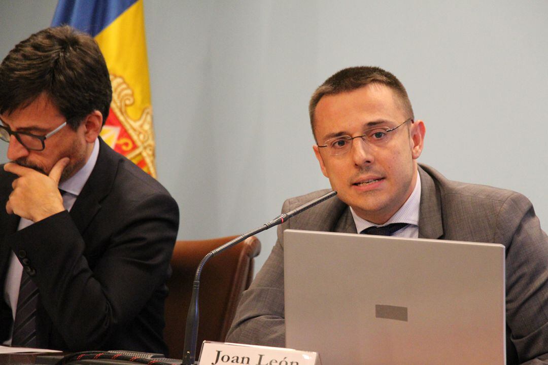 El ministre en funcions, Jordi Cinca, i el secretari d'Estat de Salut en funcions, Joan León.