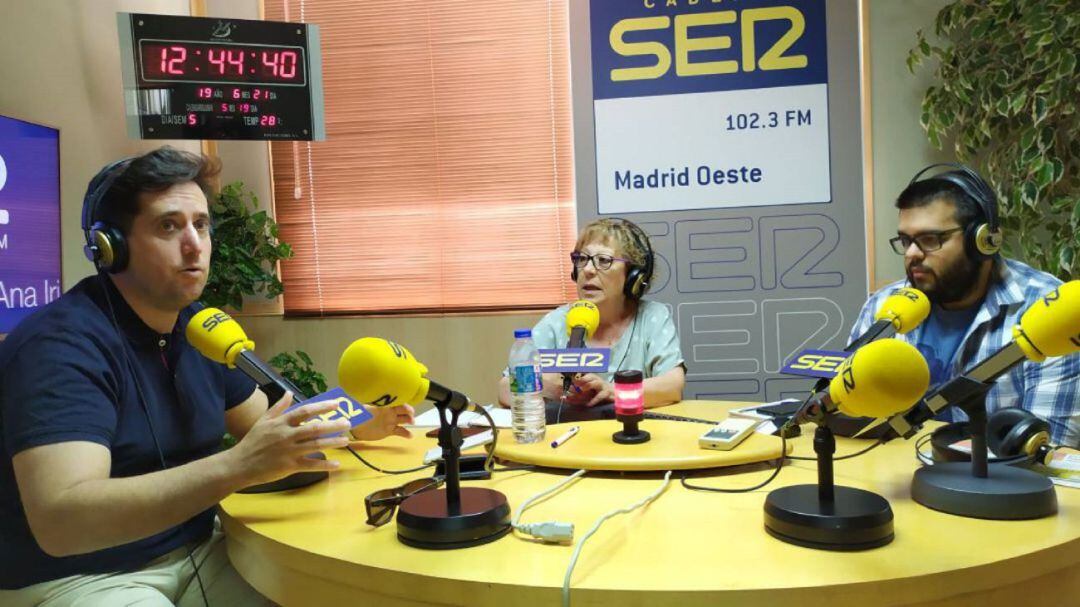 Fotografía de archivo de los periodistas Gustavo Muñana, Elisa Blanco y Rubén Sánchez