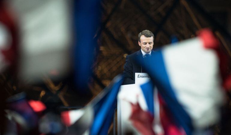 El presidente electo de Francia, Emmanuel Macron, durante el discurso en la pirámide del Louvre celebrando su victoria