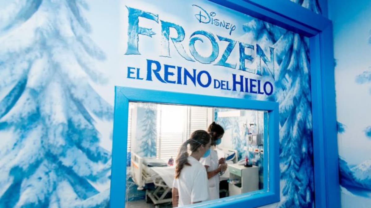 Frozen y Nemo "comparten" habitación con los pequeños pacientes del Hospital Universitario de Canarias