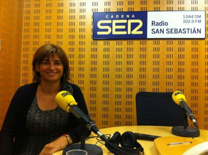 Itziar Nogeras, en su paso por los estudios de Radio San Sebastián, tras ser elegida como directora general de Donostia 2016.
