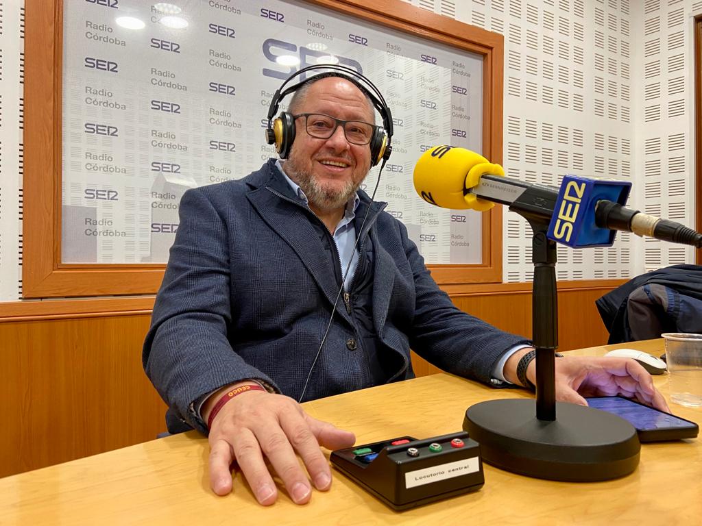 El rector de la Universidad de Córdoba, Manuel Torralbo, en los estudios de Radio Córdoba