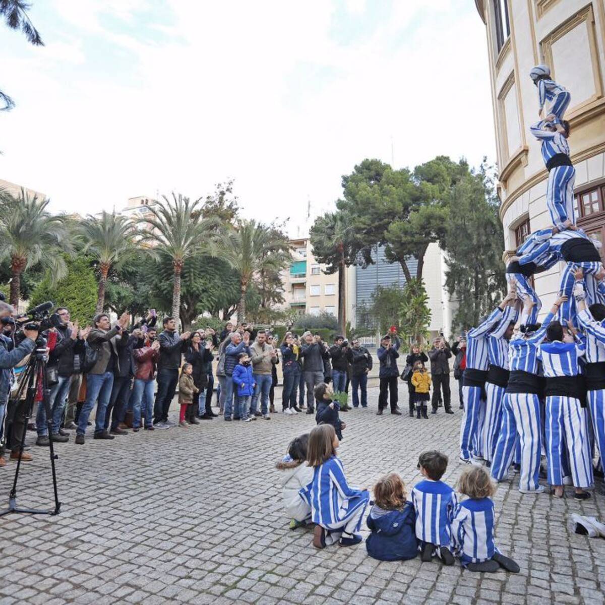 Alicante celebra el 36 aniversario de la Llei d'ús i ensenyament del valencià pidiendo "convivencia" y "respeto"