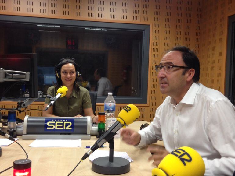 Alfonso Polanco en los estudios de Radio palencia