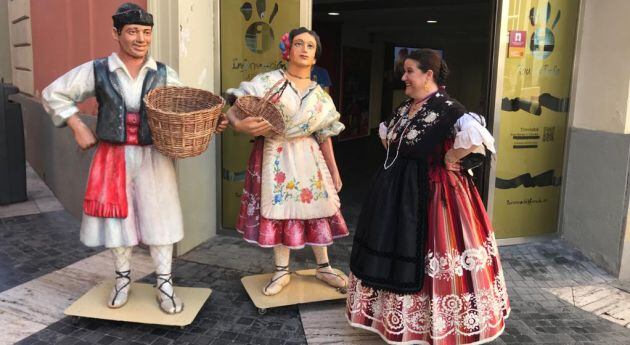 Algunos no han dudado en vestirse para la ocasión