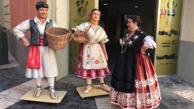 Algunos no han dudado en vestirse para la ocasión