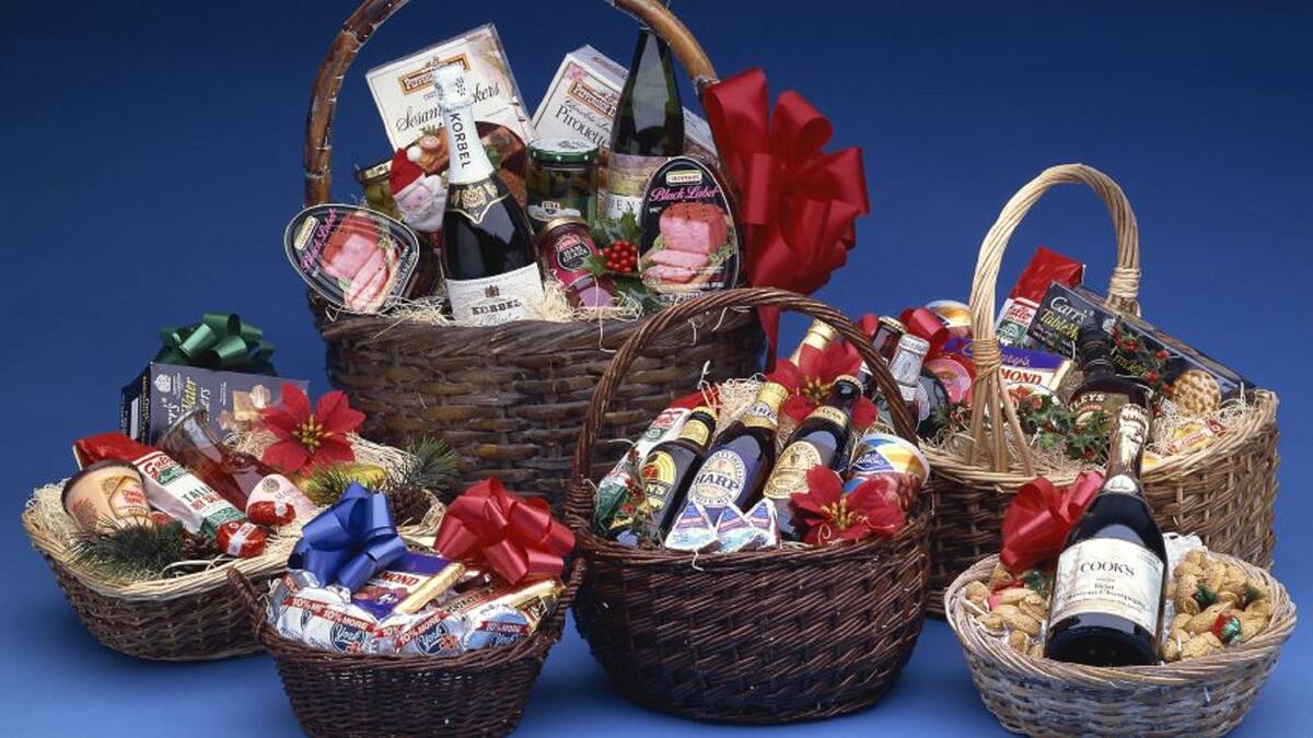 Cenas y cestas de Navidad: ha llegado la hora de que el jefe de 'estire' con el regalo más esperado