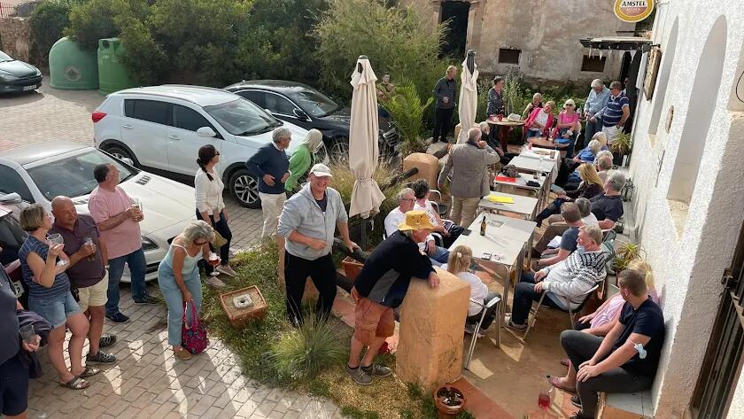 Reunión de los vecinos tras el alarmante incremento de robos.