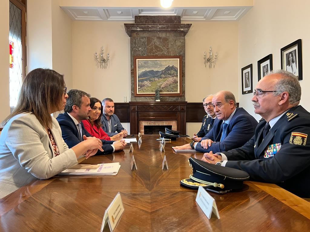 Reunión con responsables policiales el pasado mes de marzo.