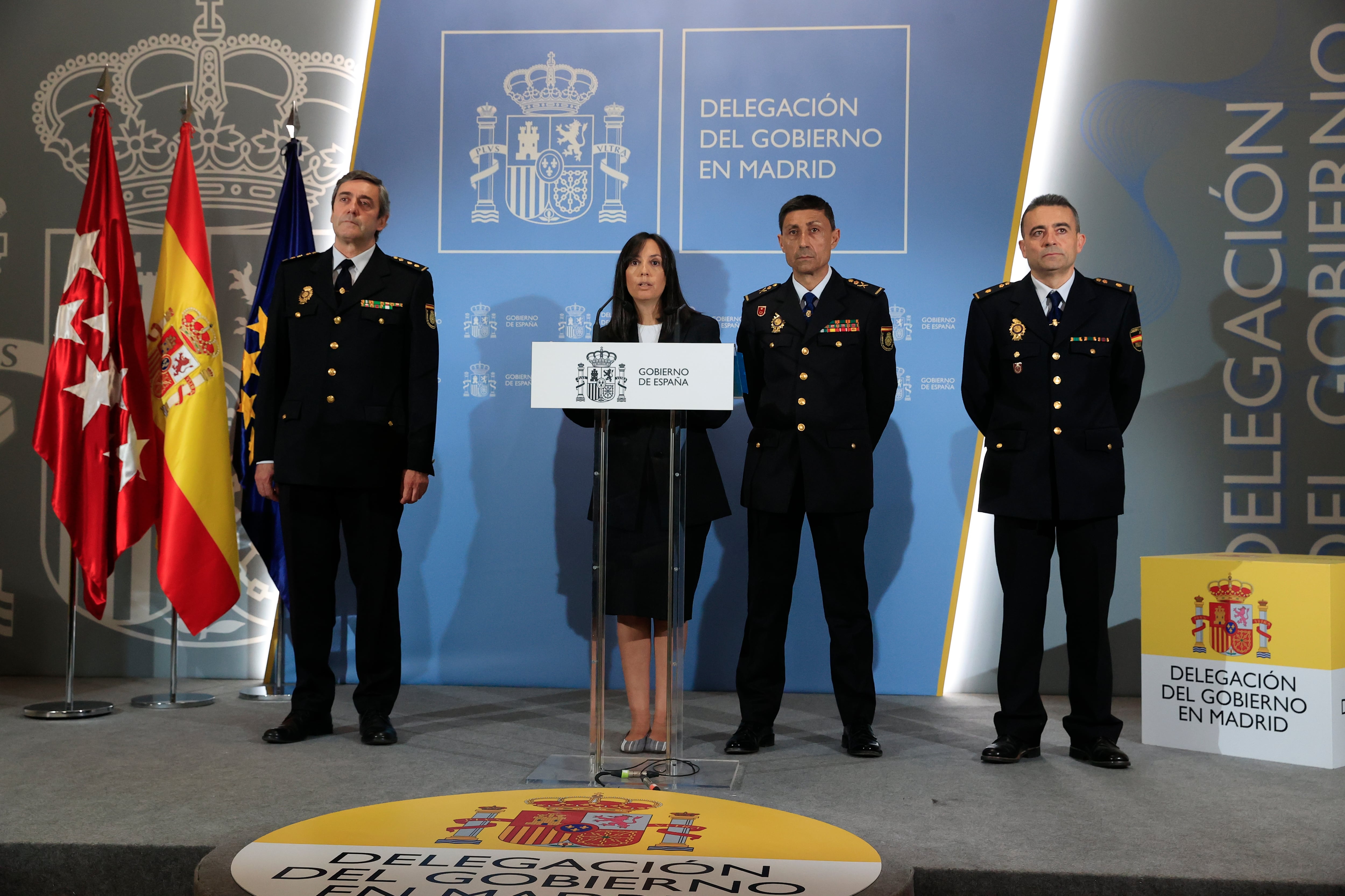 La delegada del Gobierno en Madrid, Mercedes González, da una rueda de prensa para informar de la detención de siete menores de la banda de los Trinitarios por el asesinato el pasado 27 de abril de un chico de 18 años