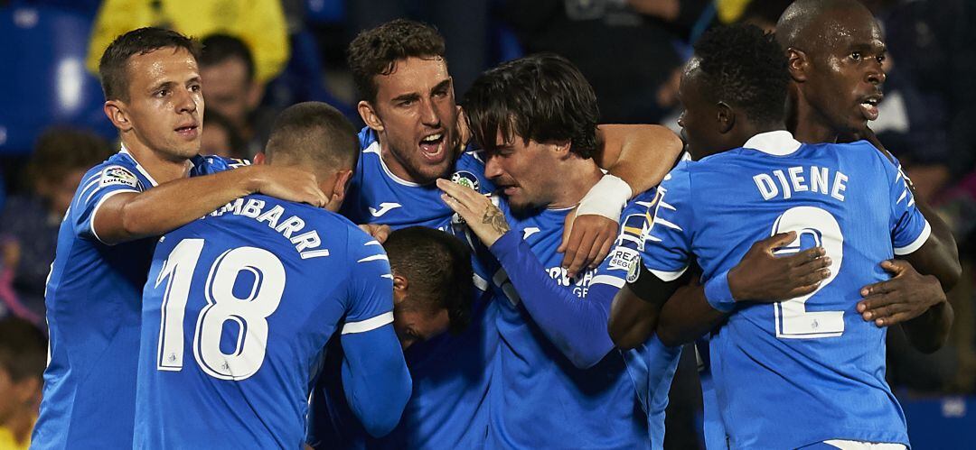 Los jugadores del Getafe C.F. celebran un gol al C.D. Leganés en el partido de esta temporada.