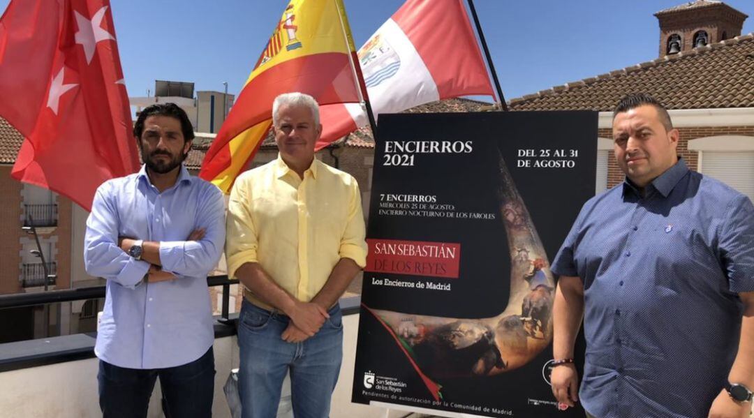 Alcalde, vicelalcalde y autor del cartel de las fiestas de Sanse 2021