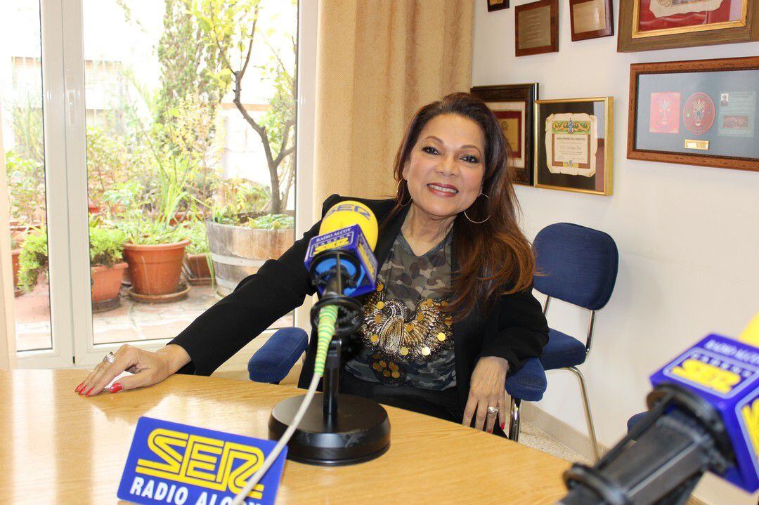 Ángela Carrasco durante una visita a Radio Alcoy en enero de 2019.