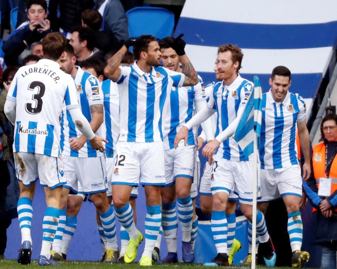 Willian José celebra el gol que marcó en el derbi vasco al Athletic