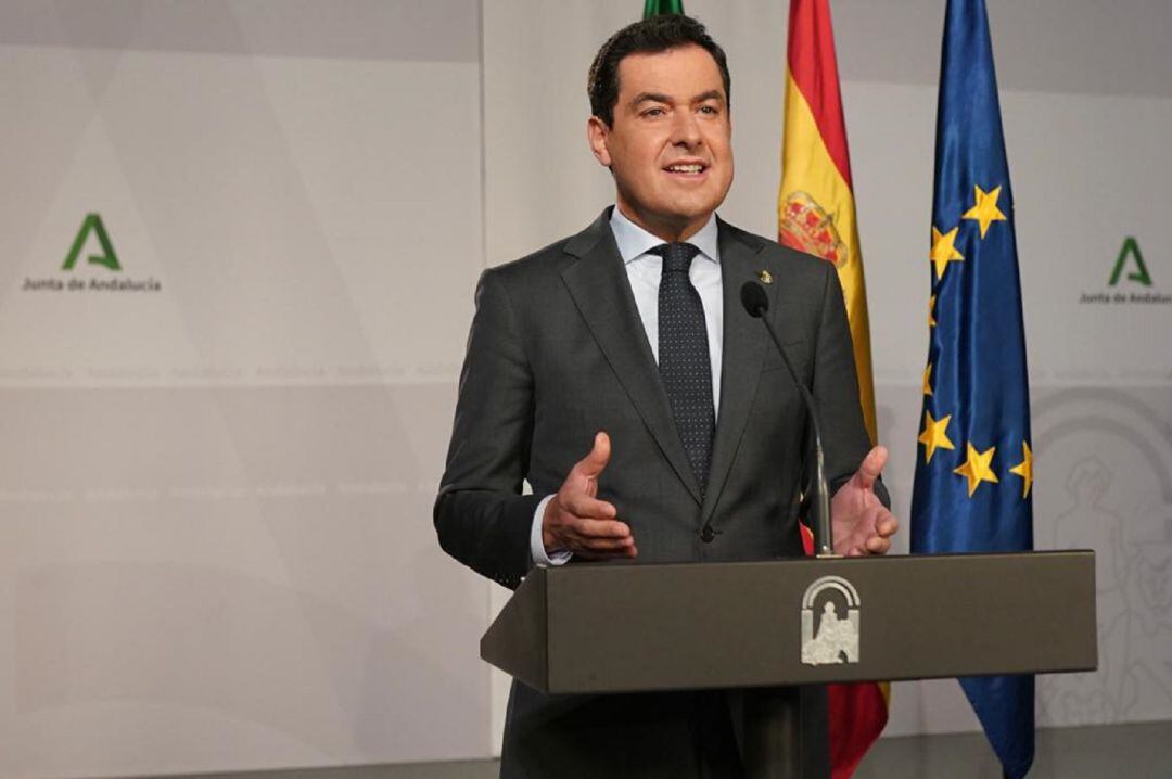 Juanma Moreno durante su comparecencia.