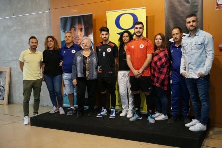 Presentación de las nuevas camisetas del Nueva Elda