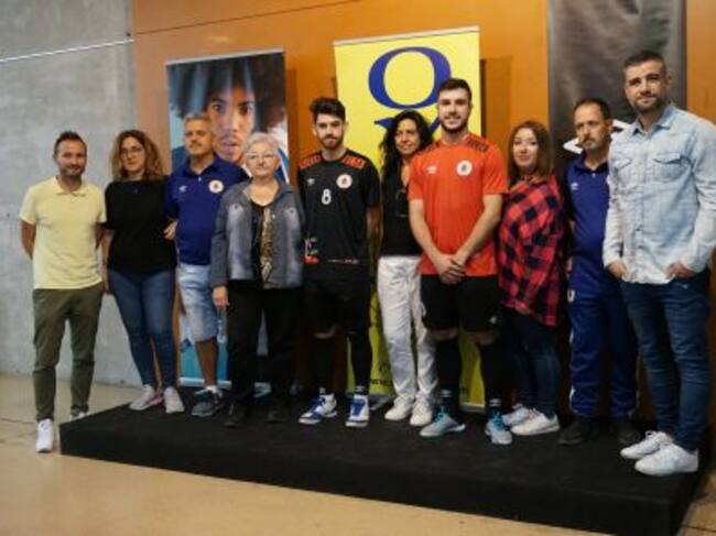 Presentación de las nuevas camisetas del Nueva Elda
