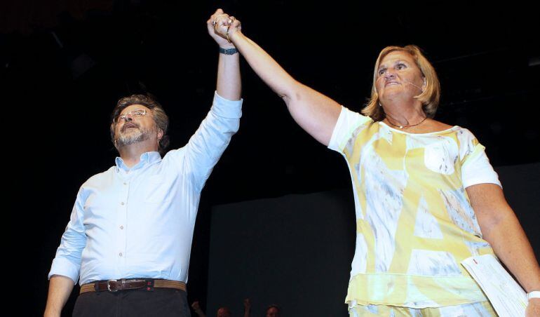 Antoni Castella y Nuria de Gispert, presidenta del Parlamento de Cataluña, durante el acto de presentación de &quot;Demòcrates de Catalunya&quot;.