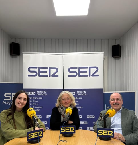 Carmen Borobio con Elena Cidad y José Antonio Pérez Asensi en los estudios de Ser Aragón Oriental