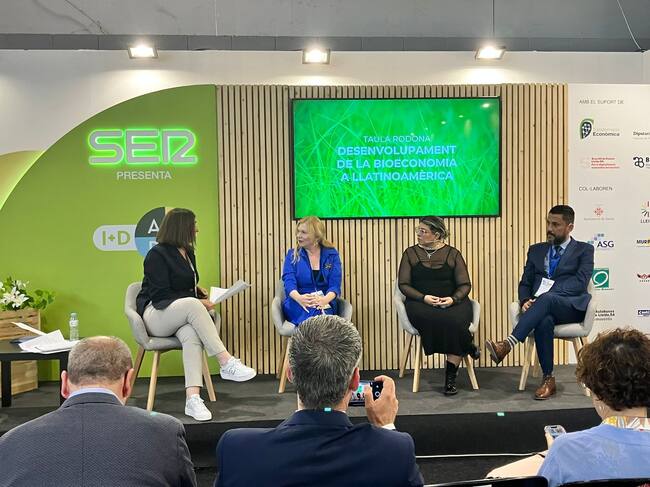 Quarta Taula. La bioeconomia a Llatinoamèrica. Amb Cyntia Córdoba, diputada a l'Assemblea Legislativa de Costa Rica; Paola Zapata, presidenta de la Red Latinoamericana de Biotecnologia i Hugo Chavarría, cap del Programa de Bioeconomia de l'IICA.