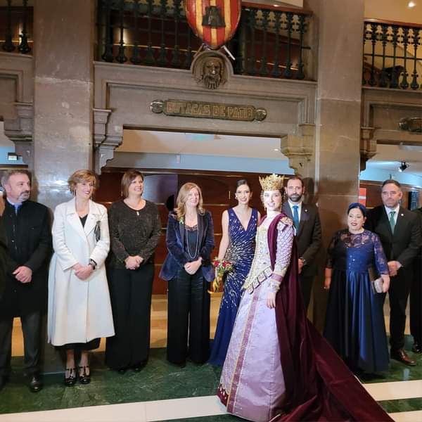 Carla Sánchez Aranda, Na Violant d&#039;Hongria, junto a las autoridades locales en el Teatro Principal de Castelló