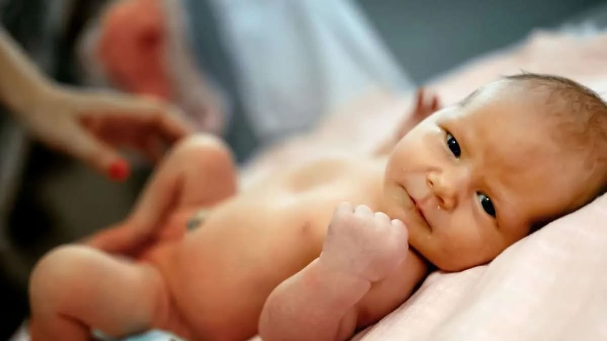 El Ayuntamiento de El Escorial duplica el Cheque bebé y eleva la ayuda a 200 euros