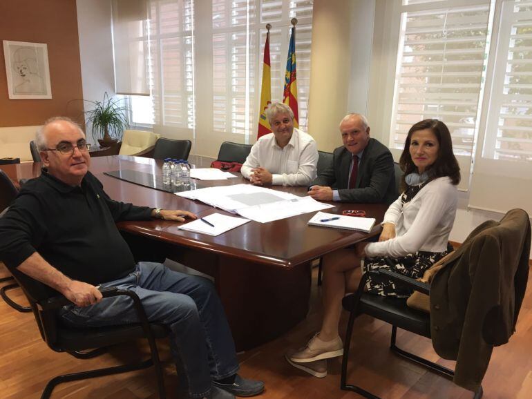 Reunión mantenida en Valencia, entre el concejal de Cultura de Xàbia, Quico Moragues, y el secretario autonómico de Cultura y Deportes, Alberto Girona. 