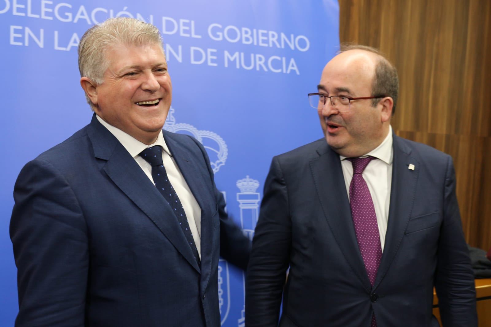 El delegado del Gobierno en Murcia, José Vélez junto al ministro de Cultura Miquel Iceta