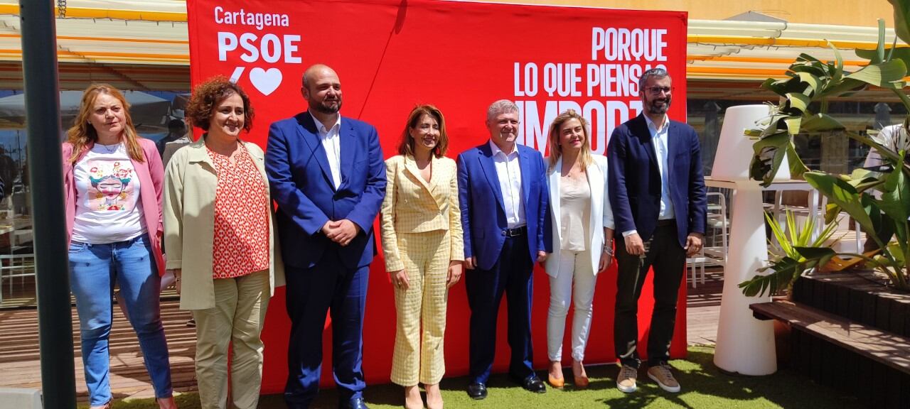 Raquel Sánchez, con miembros del PSOE en la Región de Murcia