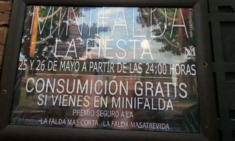 El cartel que se podía ver en la fachada de este establecimiento de ocio nocturno en Talavera de la Reina (Toledo), antes de ser retirado