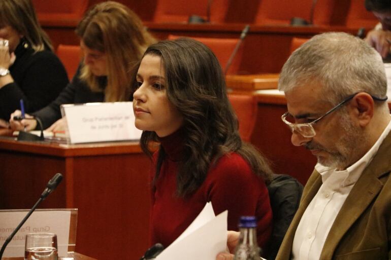 Inés Arrimadas y Carlos Carrizosa (Cs) durante la reunión de la Diputación Permanente del Parlament