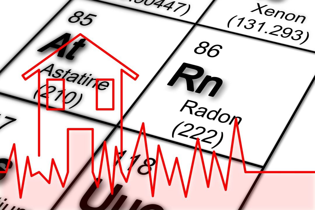 El gas radón es un gas radioactivo que procede de la descomposición del Radio 226 que está presente en todas las rocas de la corteza terrestre.