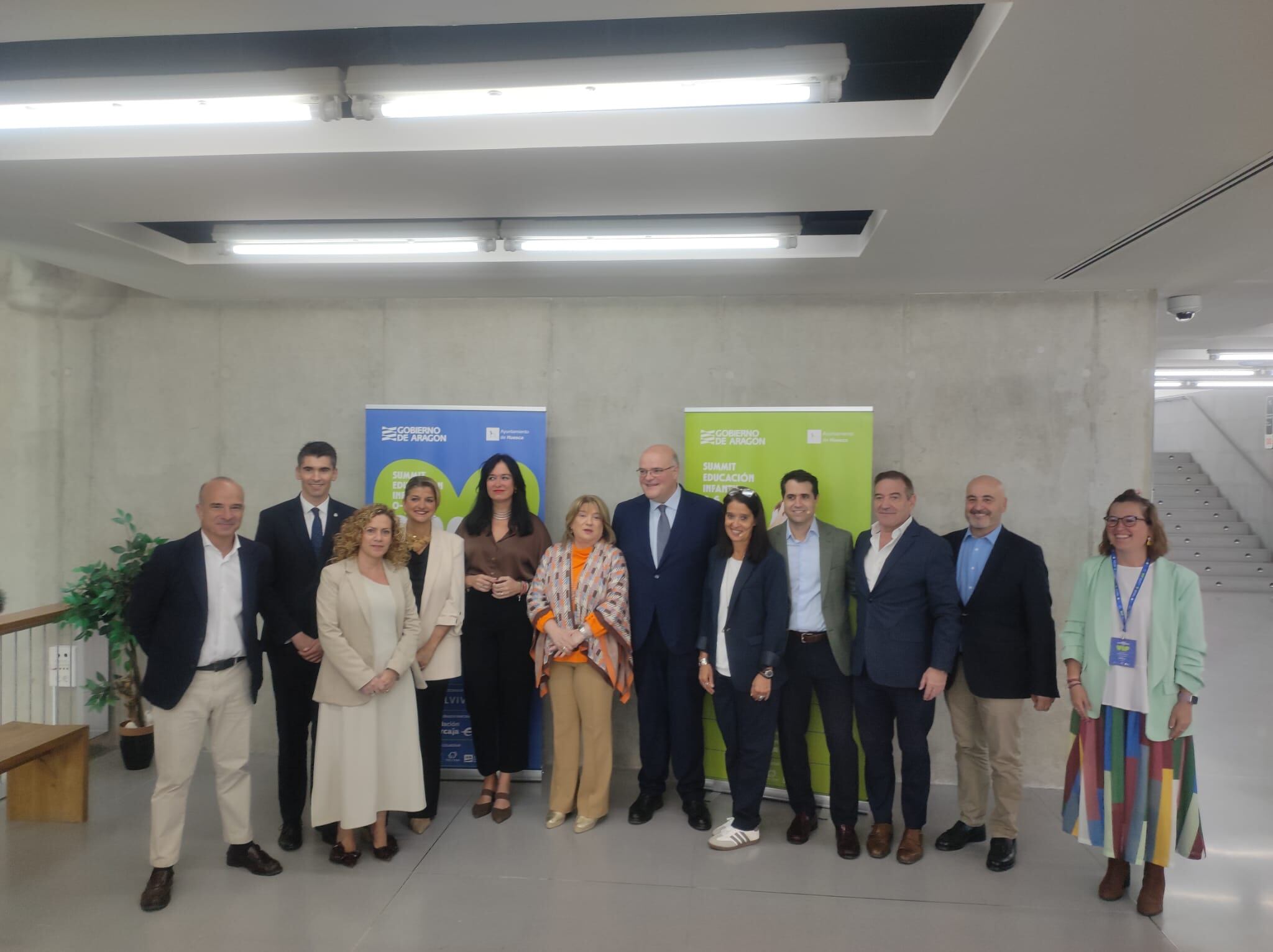 Foto de familia en el arranque de Summit Educación infantil 0-6 en Huesca.