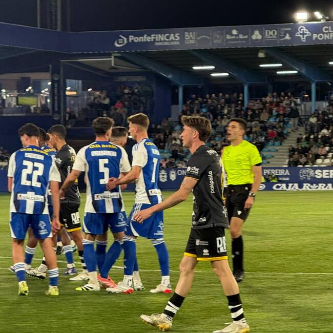 Lance del partido entre Unionistas de Salamanca y la SD Ponferradina de este sábado por la noche/UnionistasCF