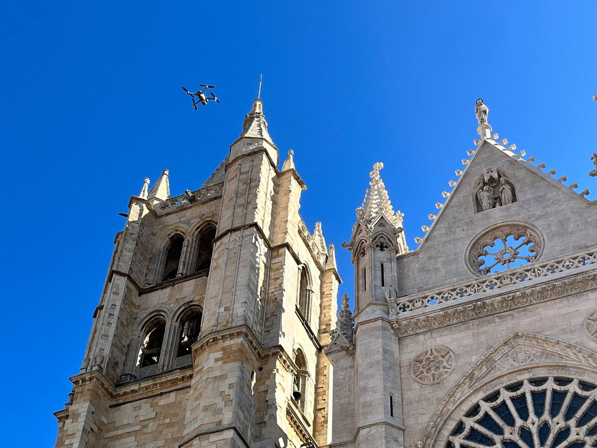 Entra en funcionamiento la unidad de drones de la Policía local de León