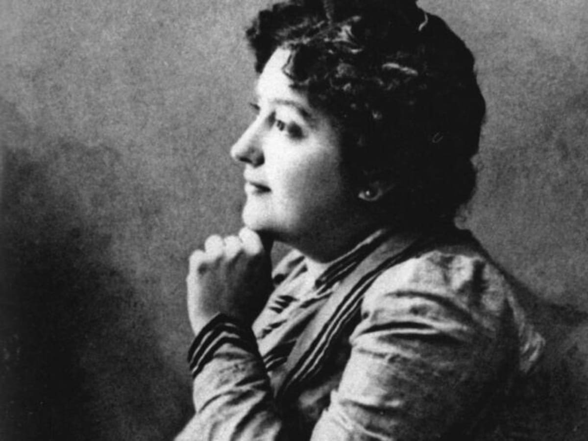 Carmen de Burgos: la mujer que se "manchó los dedos de tinta" para ser periodista