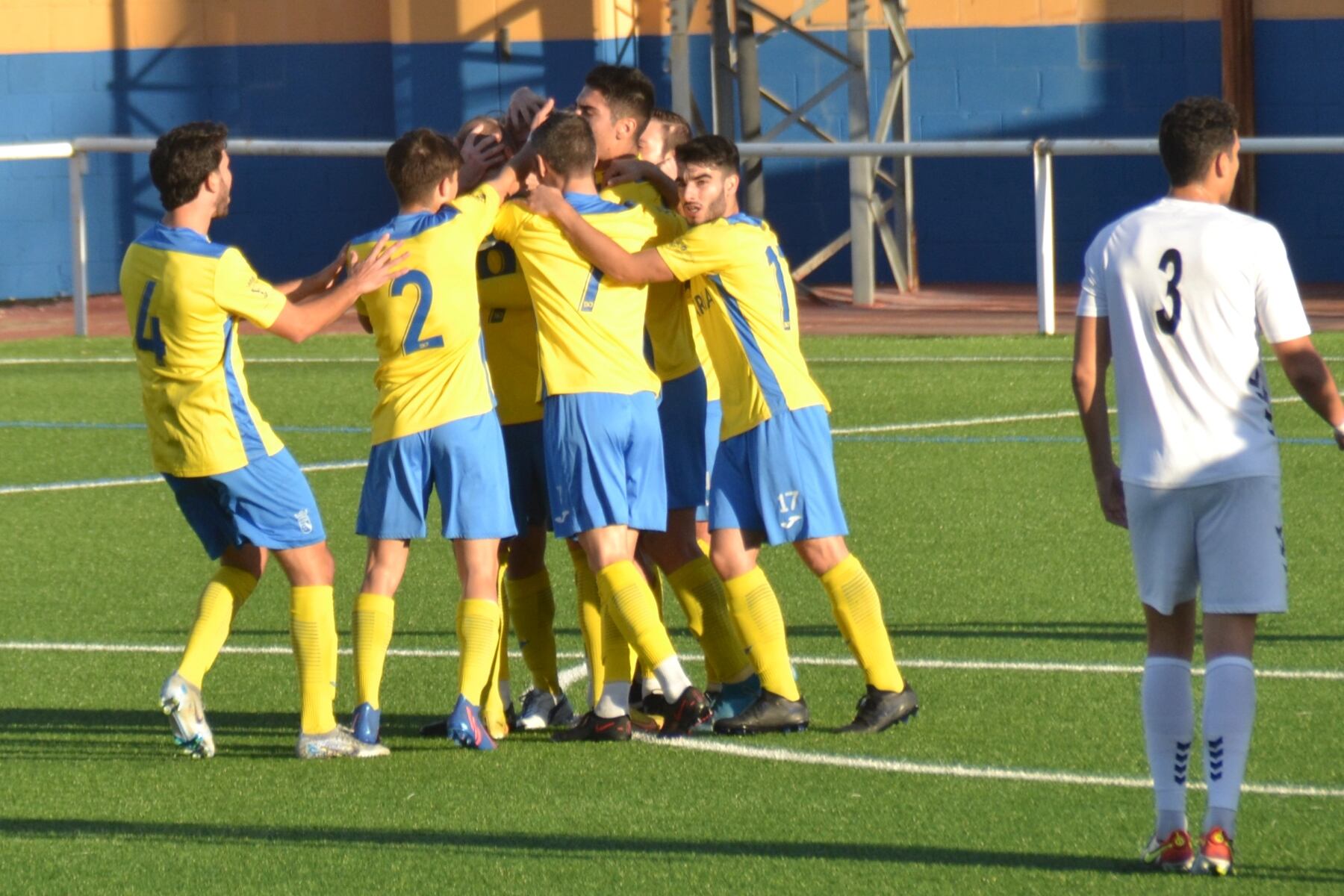 Celebrando el gol del Dénia.