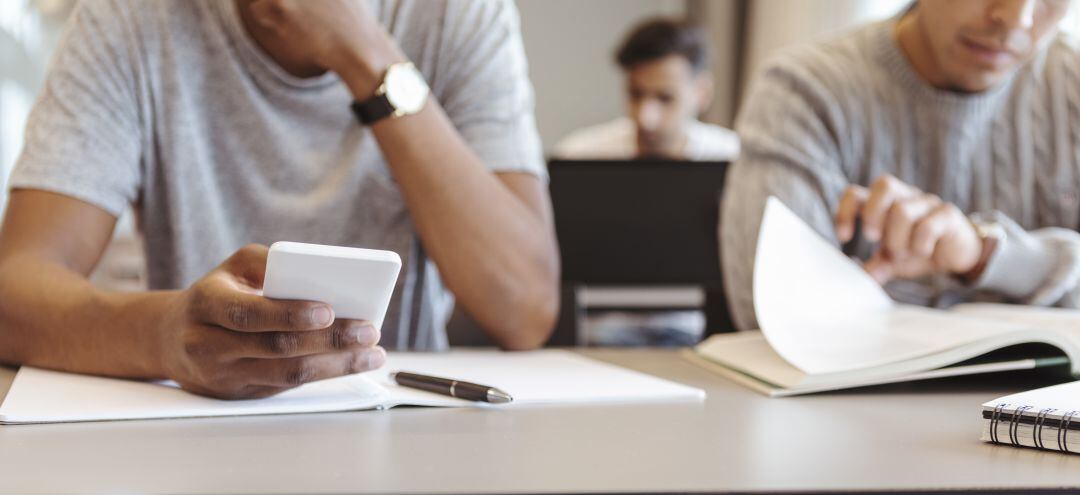 El ayuntamiento cuenta con la colaboración de Montakit Fuenlabrada, Pepephone o Cruz Roja en este programa