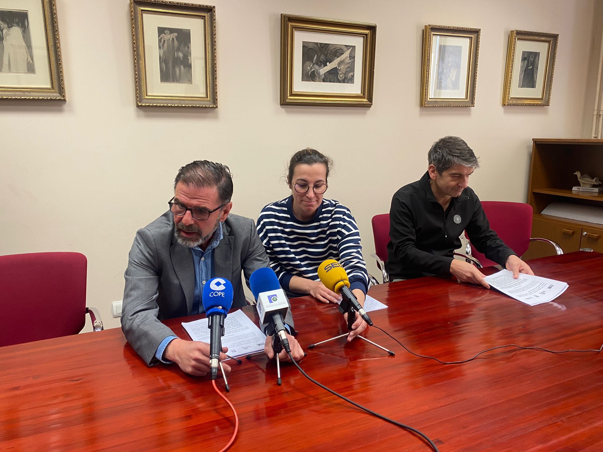 Ángel Mato, María do Mar López y Jorge Suárez, en su comparecencia de este miércoles (foto: Ferrol en Común)