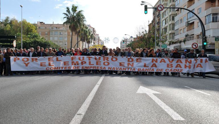 Cabecera de la manifestación por el futuro de la actividad naval en Cádiz