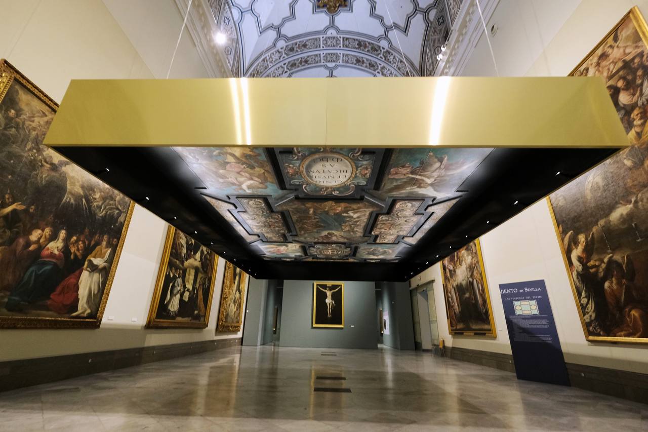 Conjunto pictórico suspendido en el techo del Museo de Bellas Artes de Sevilla.