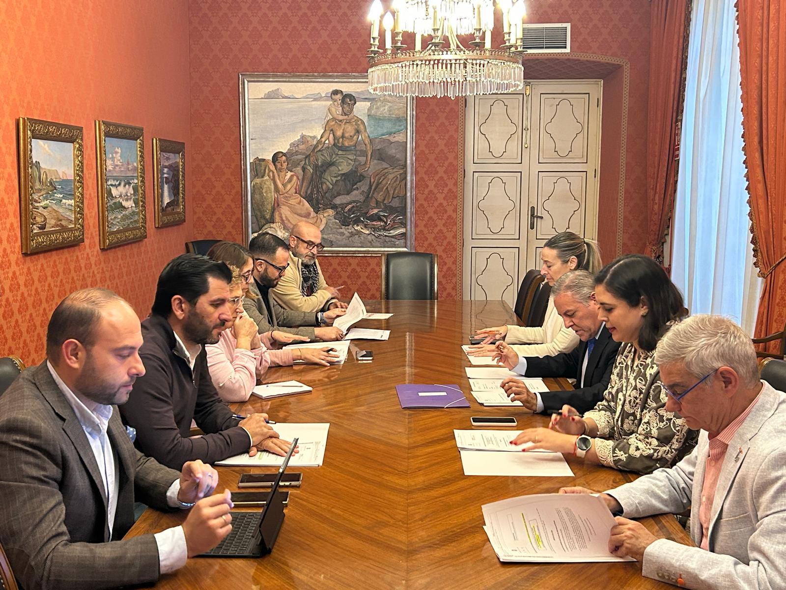 Momento de la Comisión de Hacienda en el Ayuntamiento de Alicante donde se ha dado luz verde a la quinta modificación de créditos del presupuesto de 2025