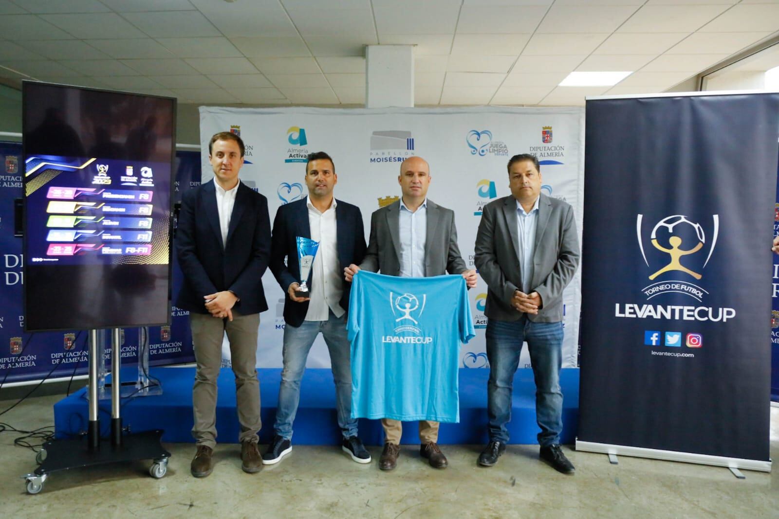La presentación de la Levante Cup, en marcha.