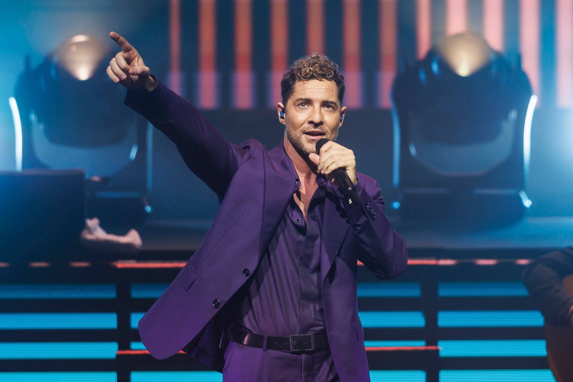 Madrid. El cantante David Bisbal durante uno de los conciertos &quot;XX Aniversario&quot; que está ofreciendo en el UMUSIC Hotel Teatro Albéniz de Madrid. EFE/Rodrigo Jiménez.